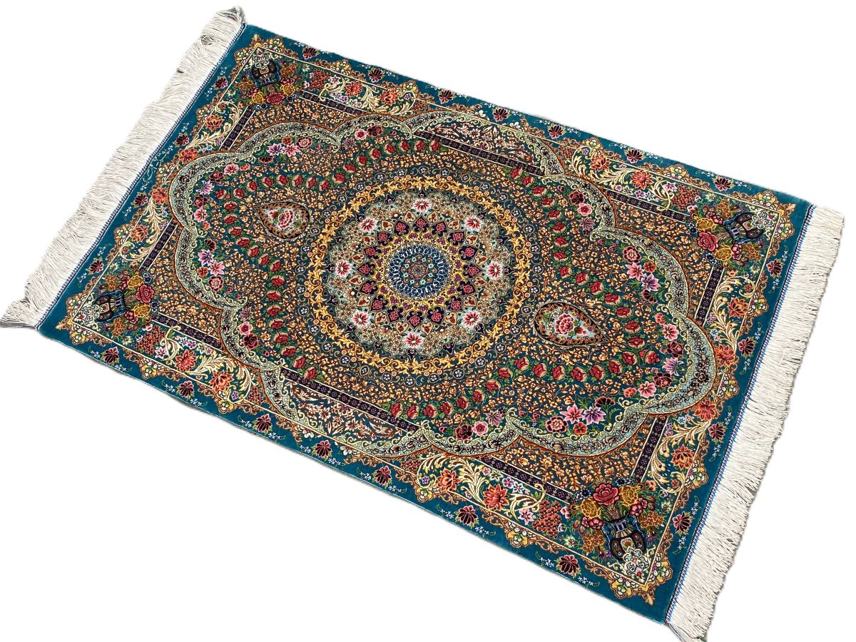 A PURE SILK PERSIAN QUM CARPET (120 X 79 CM) - Image 2